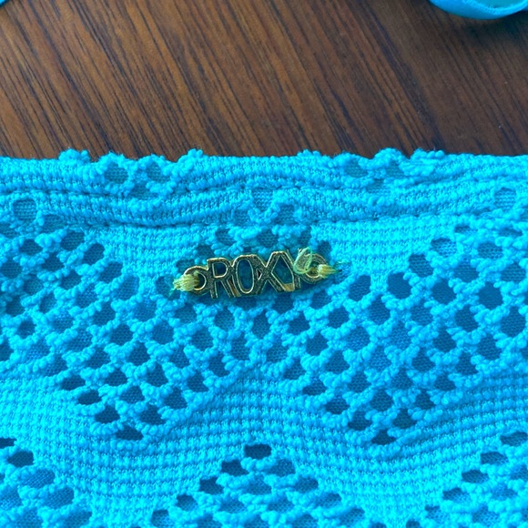 Gorgeous Roxy Bikini,swimsuit, bathing suit, in gorgeous turquoise-ish color - Picture 3 of 3